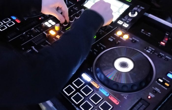 Quick Mixing DJs